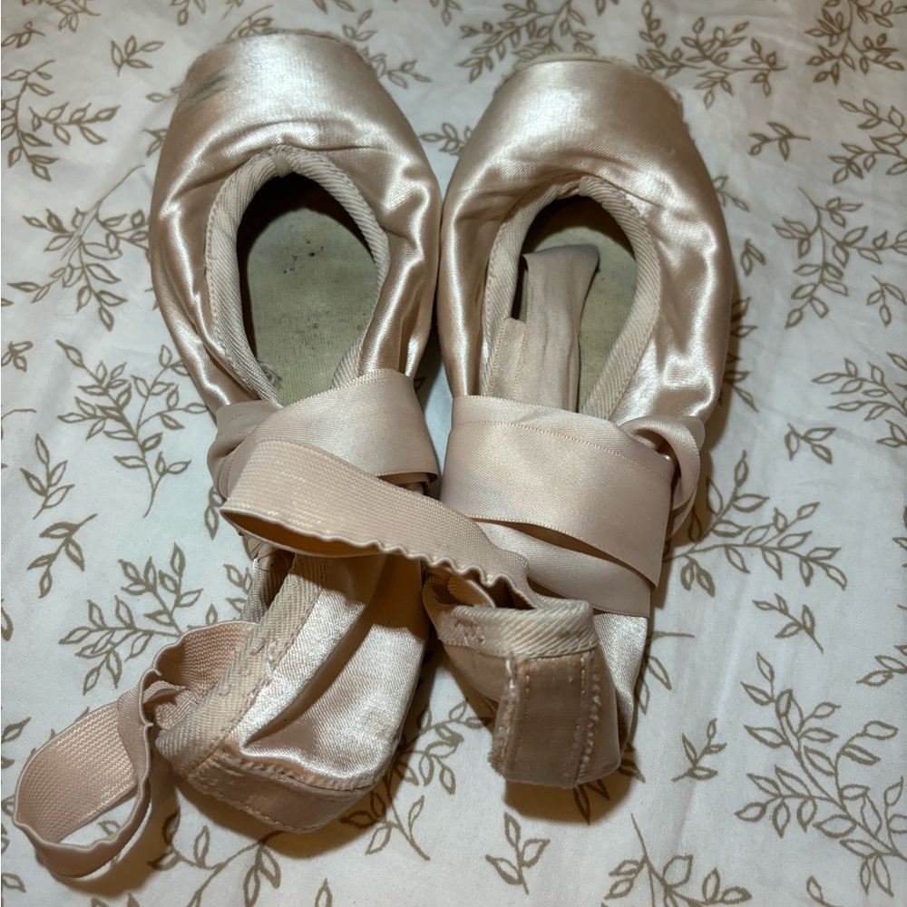 Used Russian Pointe pointe shoes